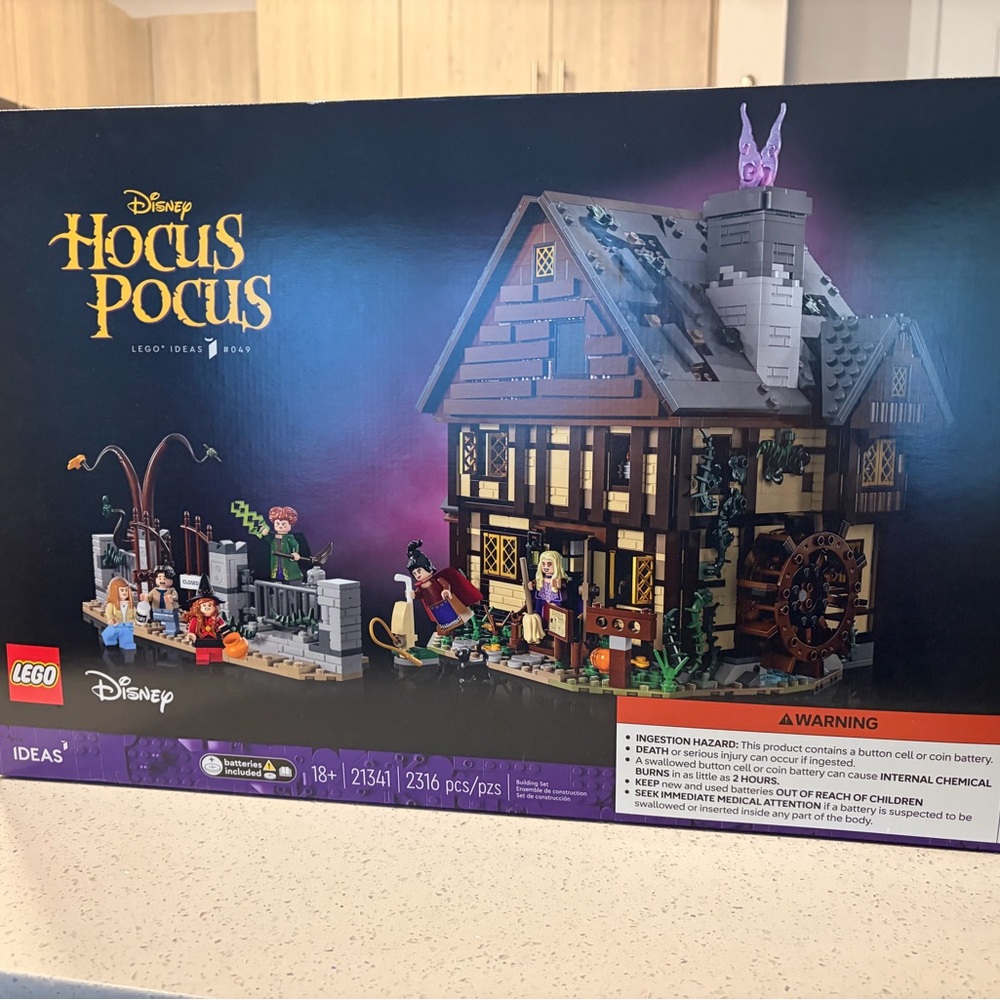 NIB RETIRED Sealed Hocus Pocus Sanderson Sisters’ Cottage Set